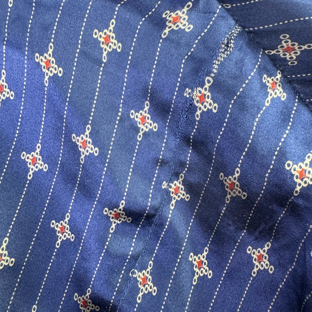 Intimo  Mens Blue pinstripes patterns Silk Robe Size large - Picture 6 of 8